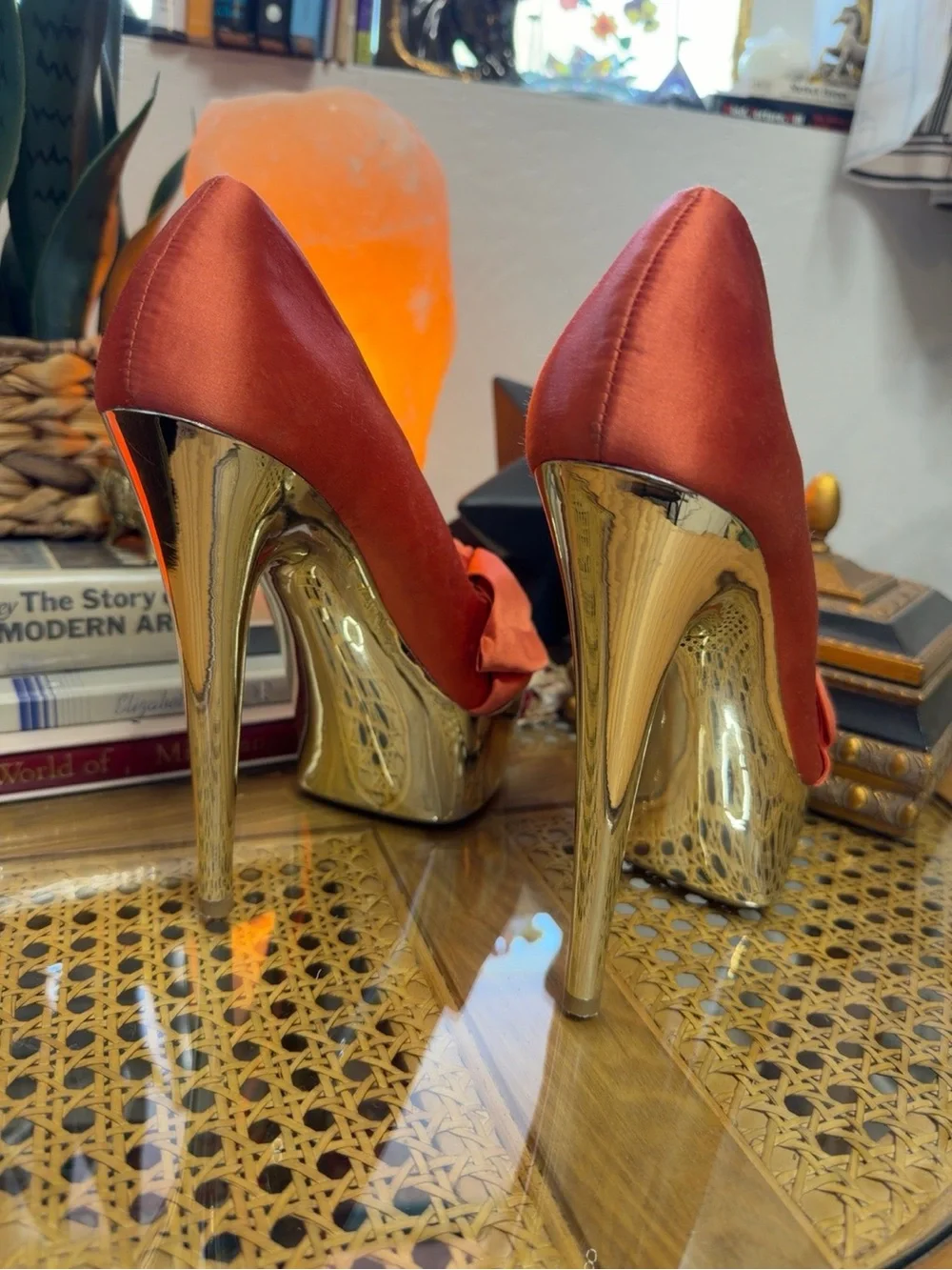 Steve Madden Moskow Coral Satin Bow Gold Platform Heels Size 8.5